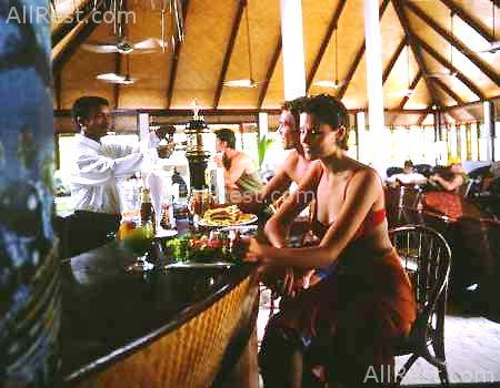 Vilamendhoo Island Resort 8